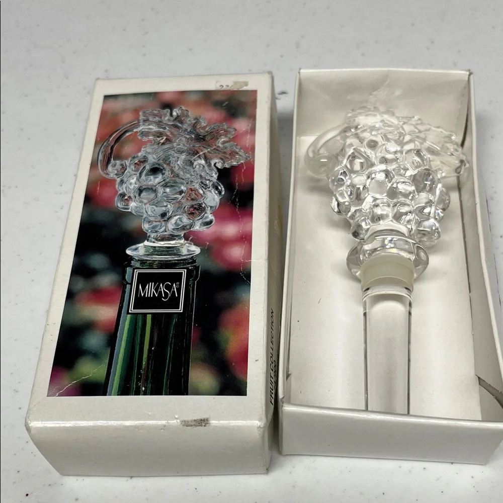 Mikasa Clear Crystal Grape Wine Stopper
